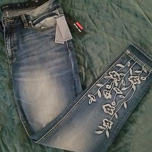 NWT Miss Me Ankle Skinny Jeans